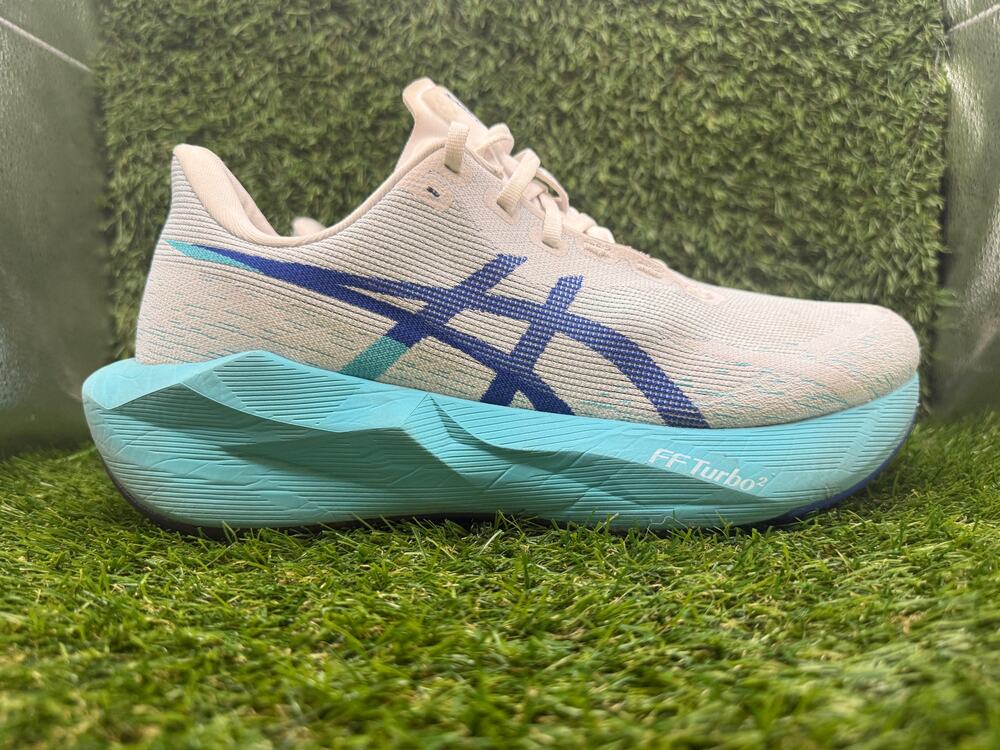 Asics Novablast 6 1011C243 Athletic Sneaker Men's 9 White Woven Sports Running